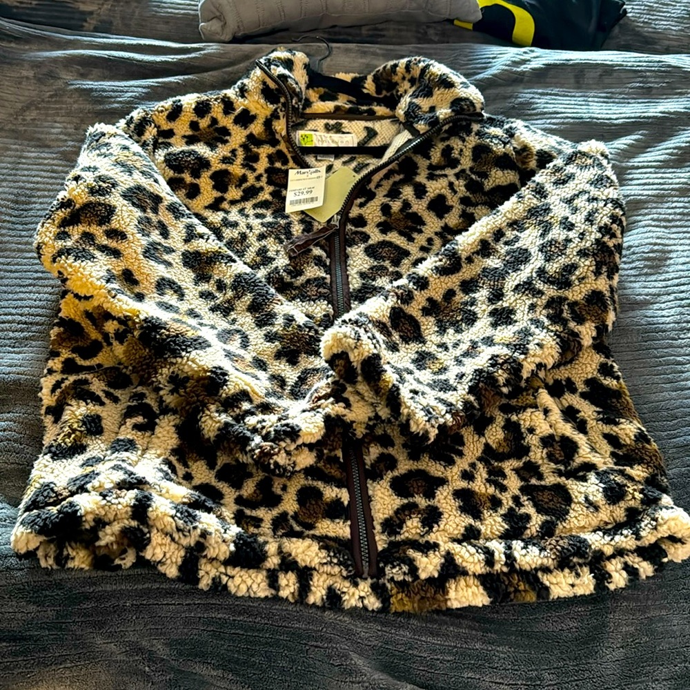 Polyester faux fur zip up jacket 🧥 NWT